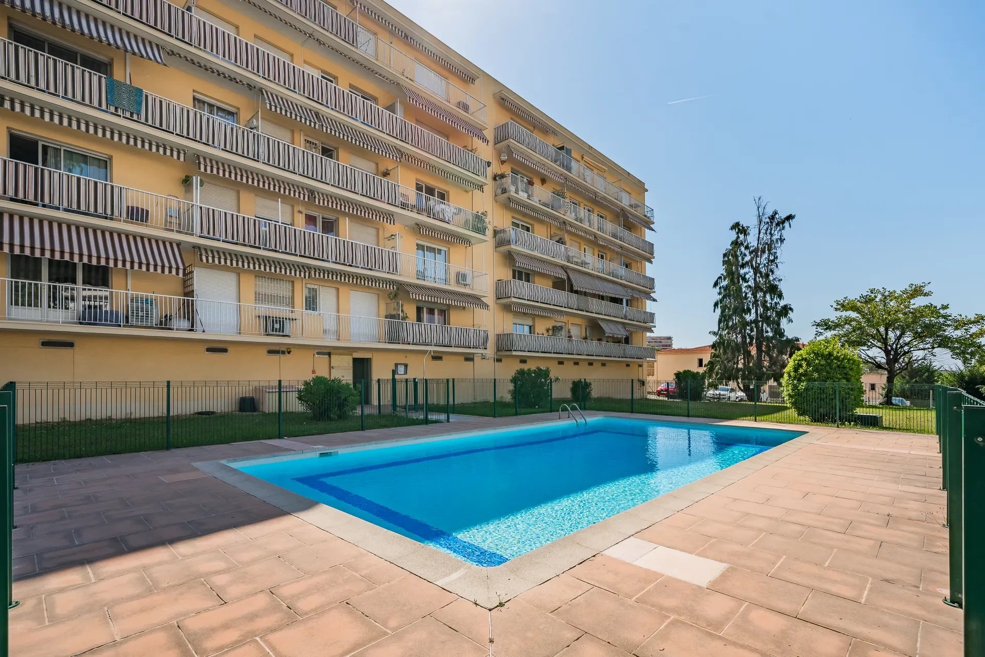 T3 - PISCINE - PARKING - LE CANNET