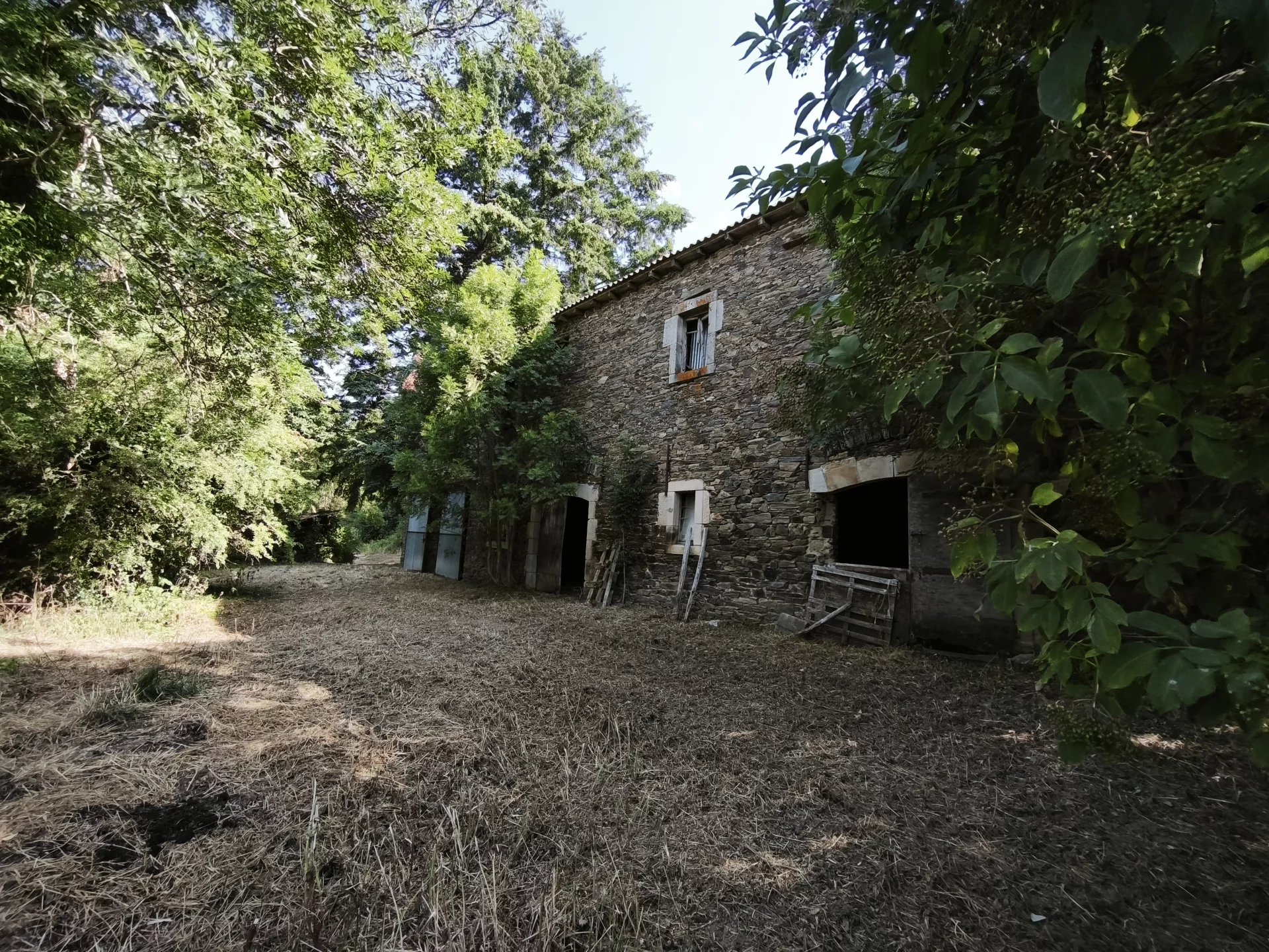 Grange avec hangar