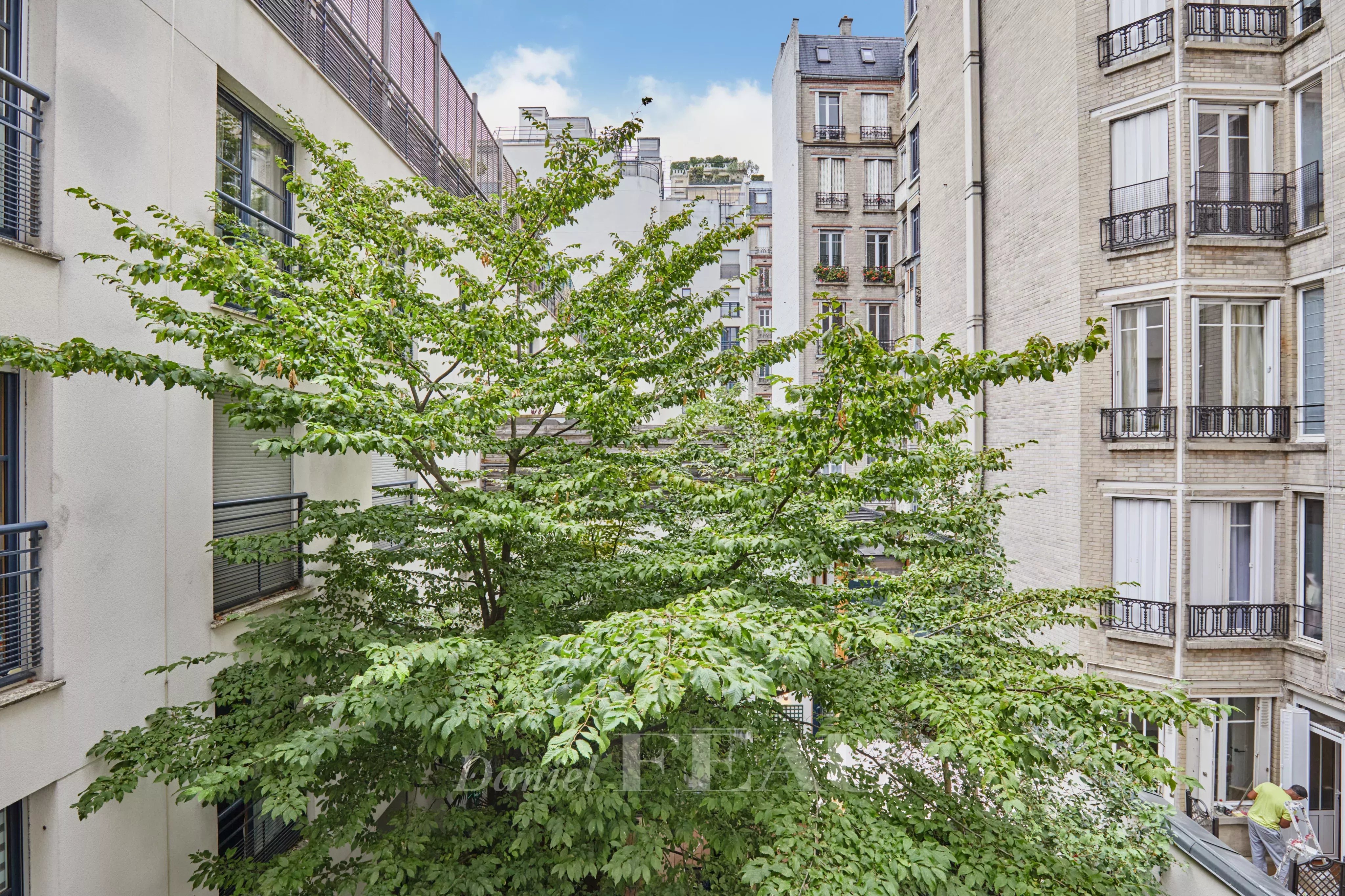 Sale Apartment Paris 16th