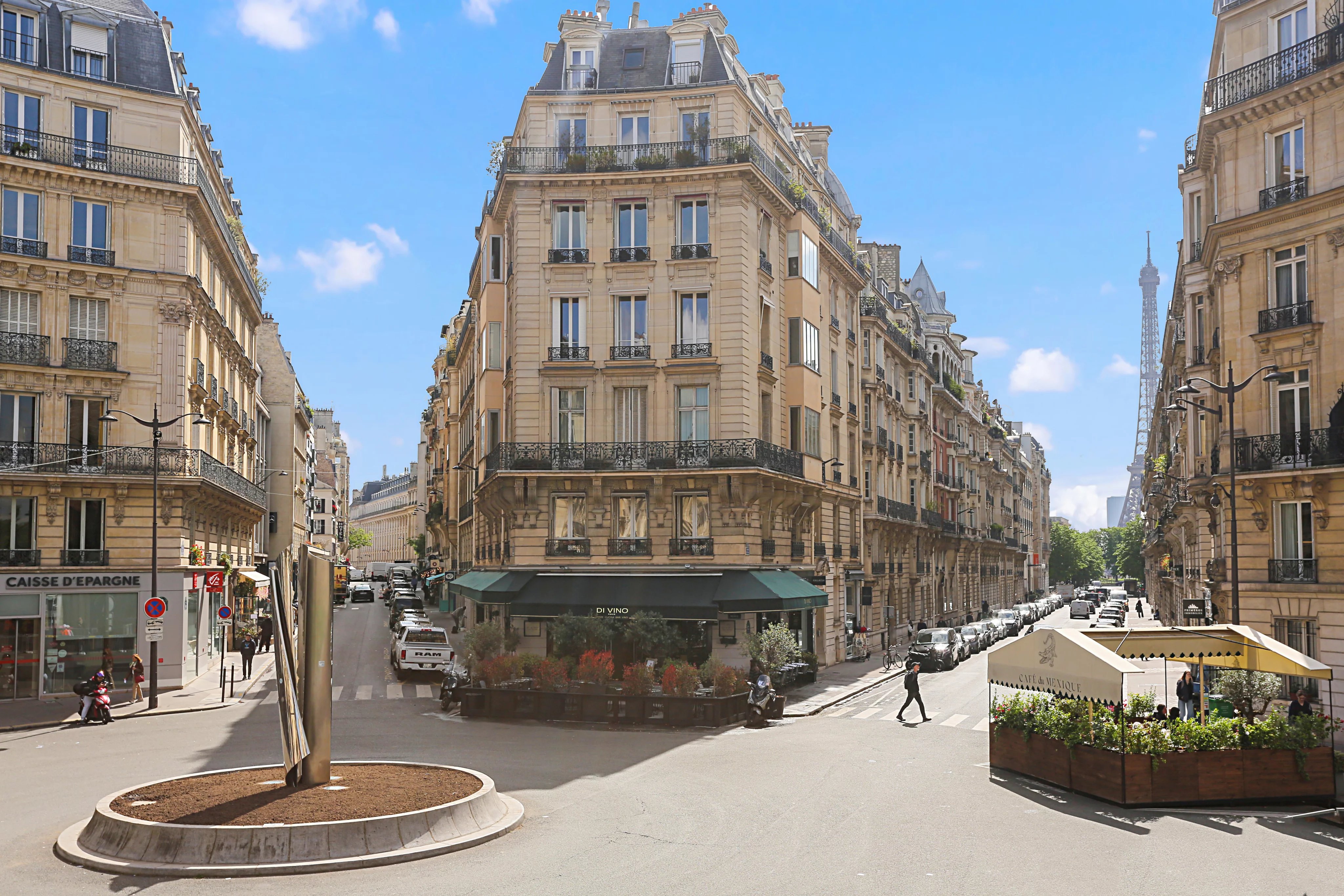 Family apartment with Eiffel Tower view - Place Mexico