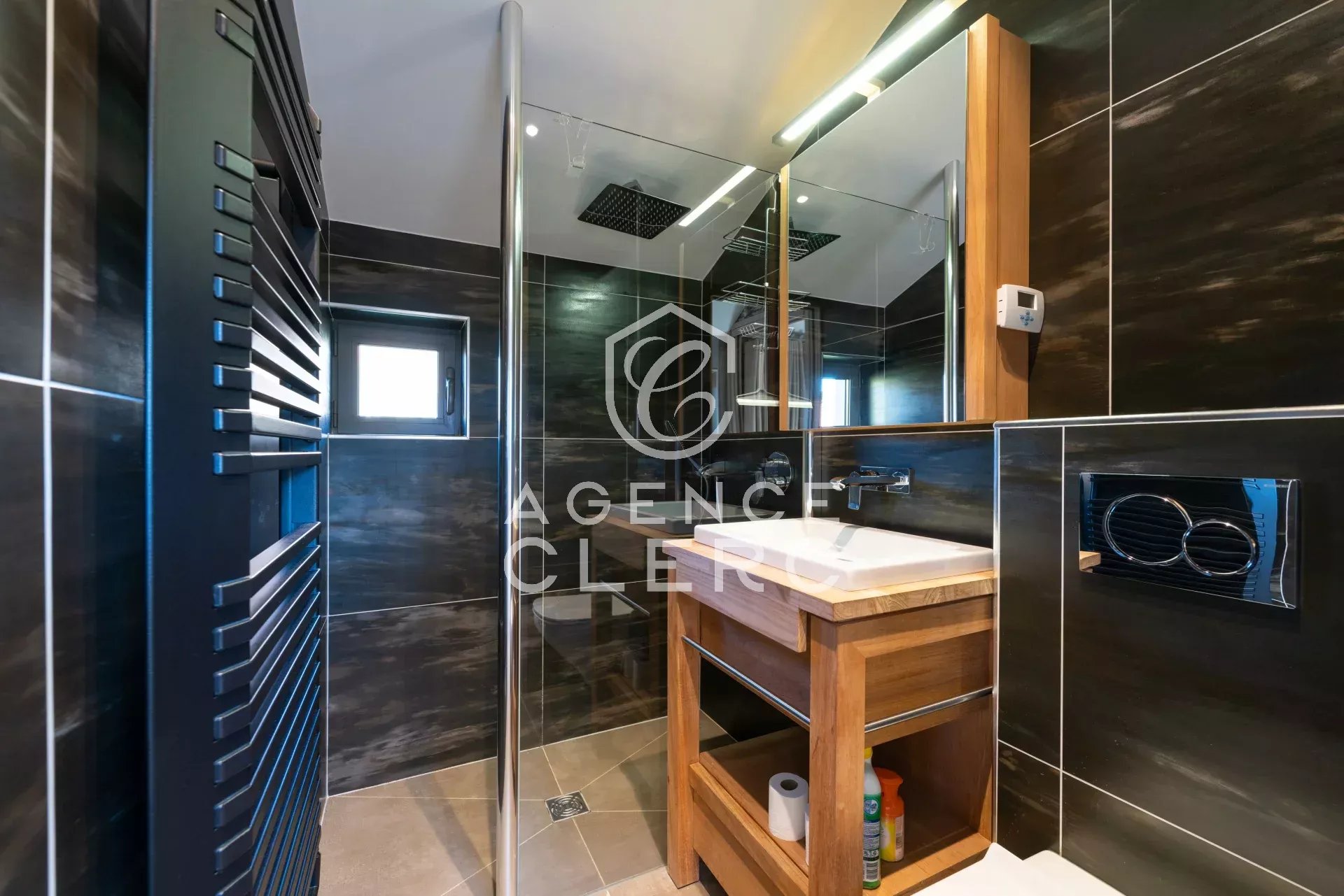 7 Bedroom Villa/Townhouse's Image 22