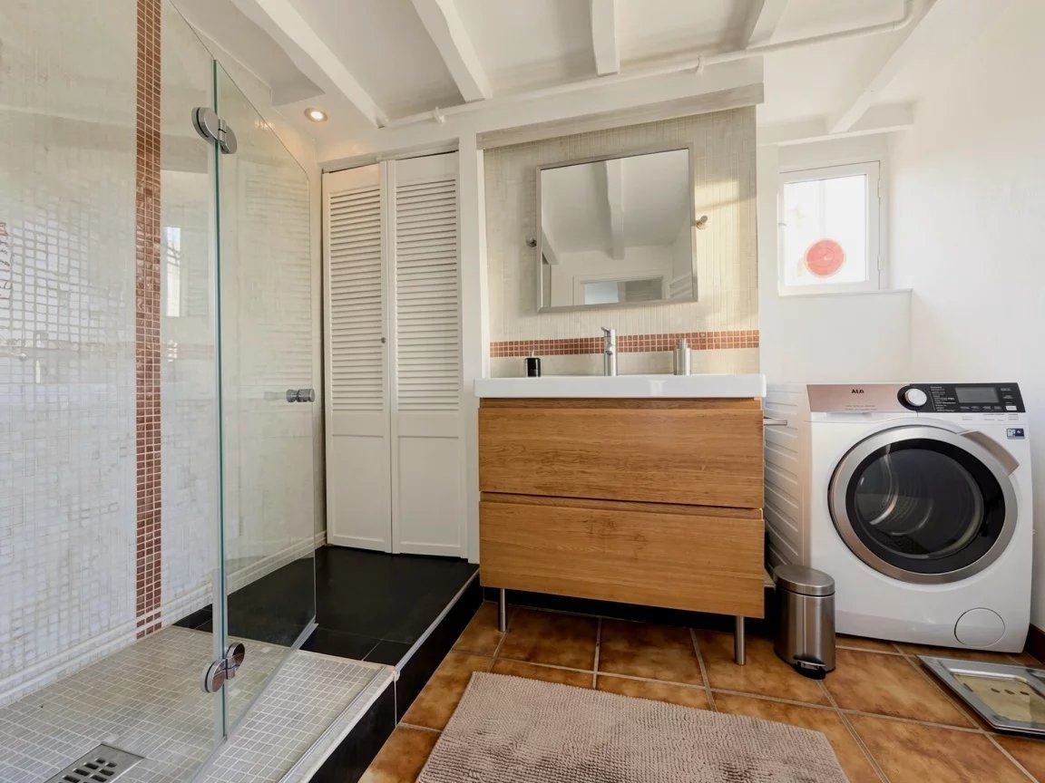 LYON 4  À deux pas du Gros Caillou : CHARME CANUT de 49,39 m² et 76,30 m² au sol — photo 6