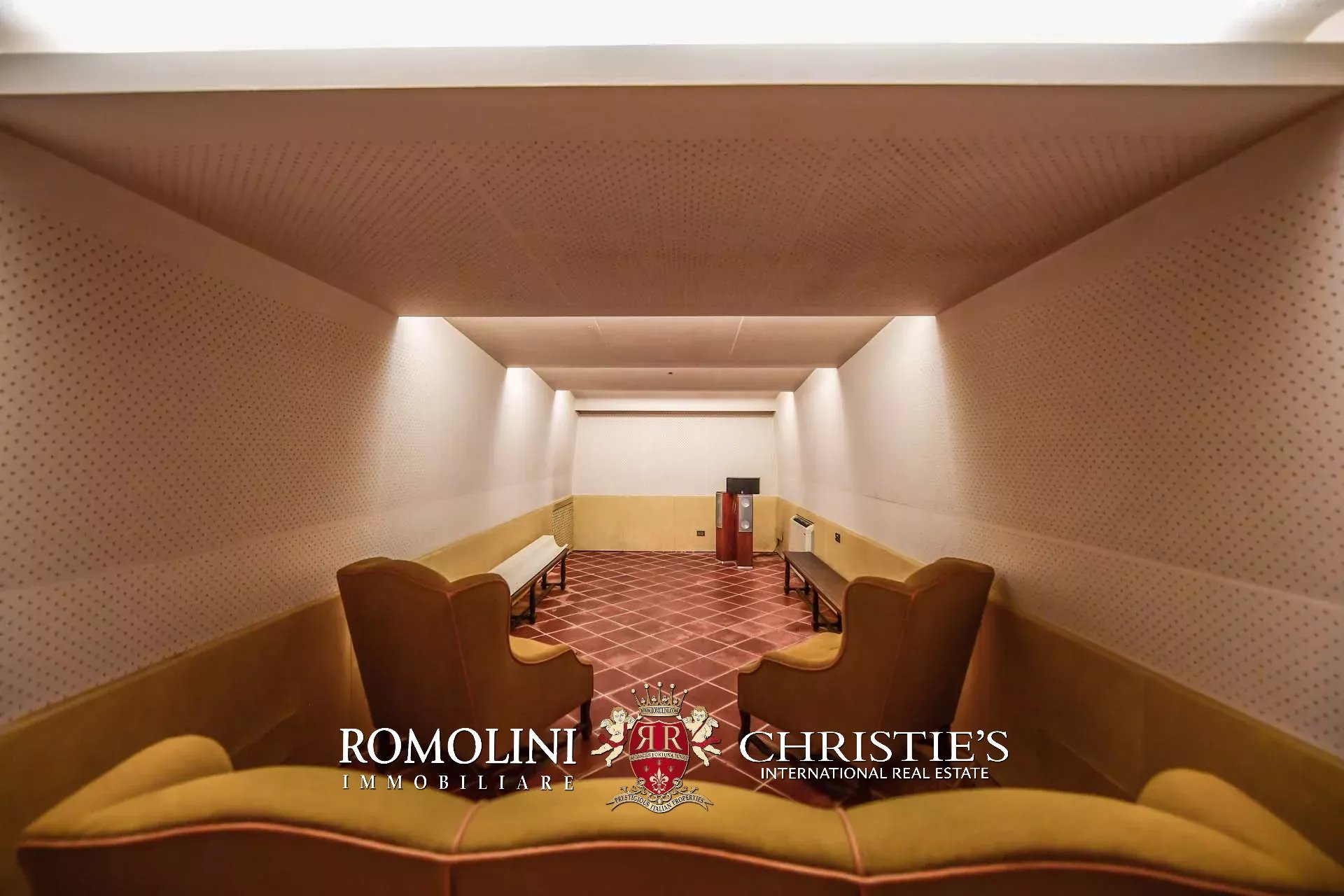 17 Bedroom Villa/Townhouse's Image 48