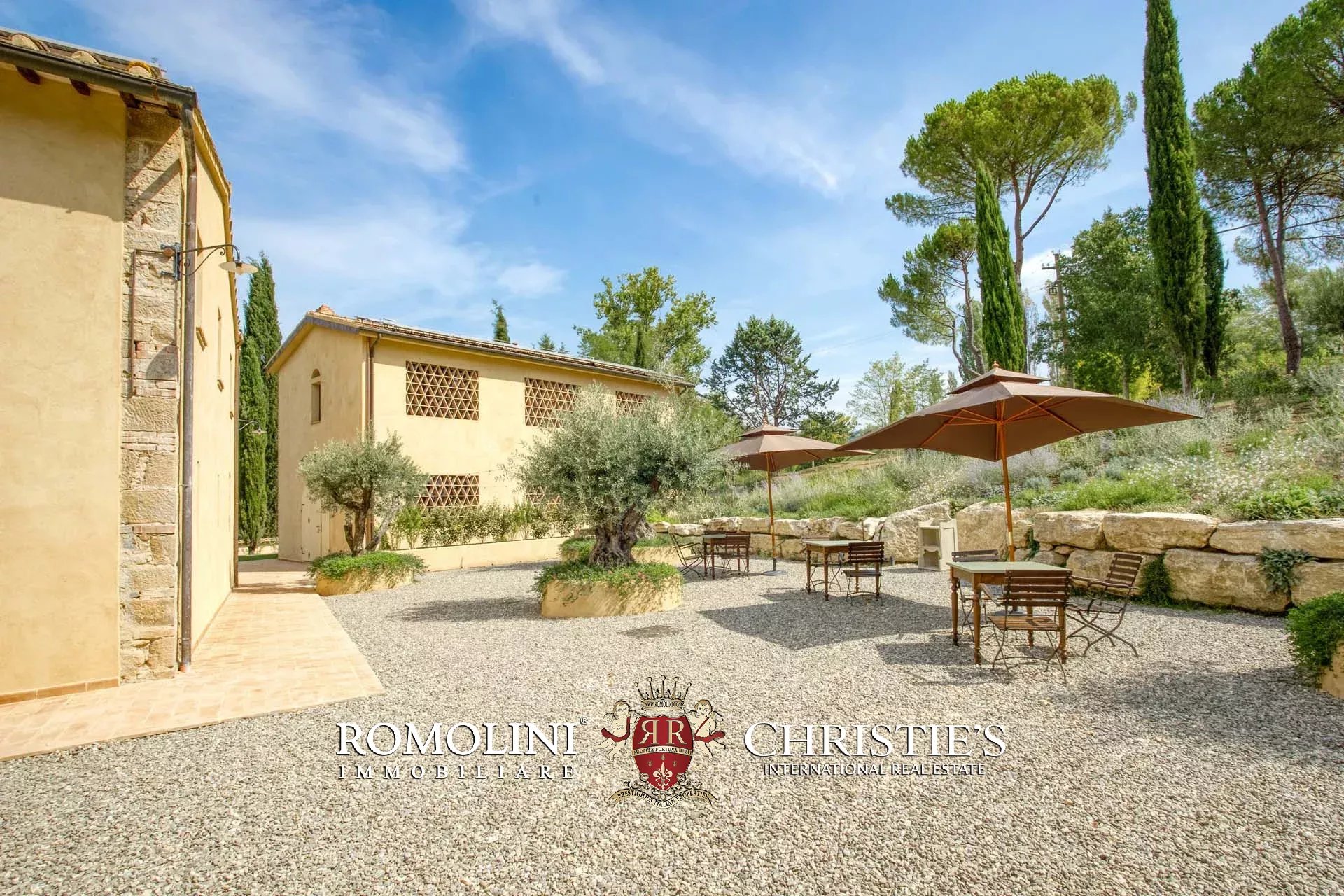 13 Bedroom Villa/Townhouse's Image 27