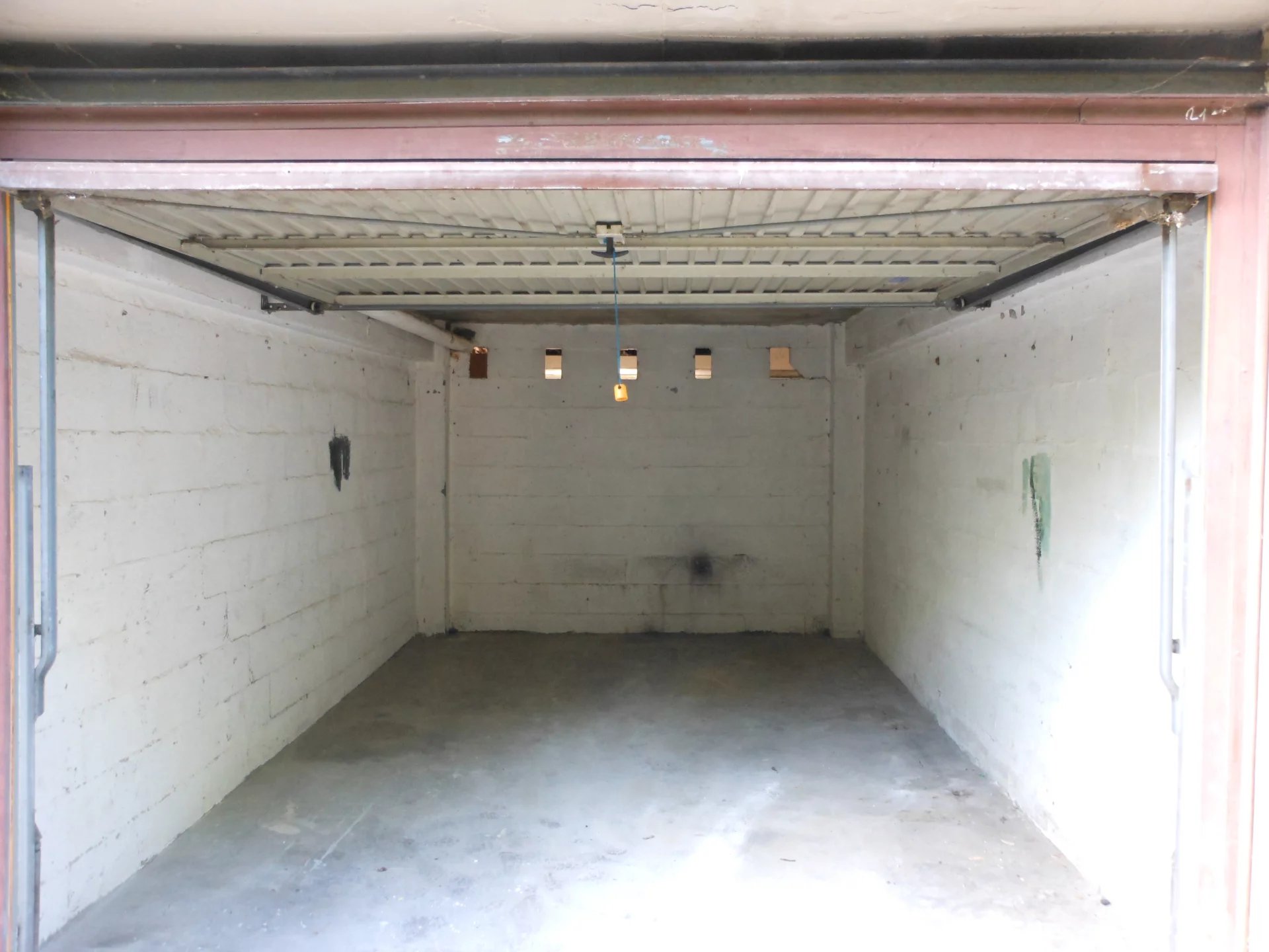 GARAGE FERME