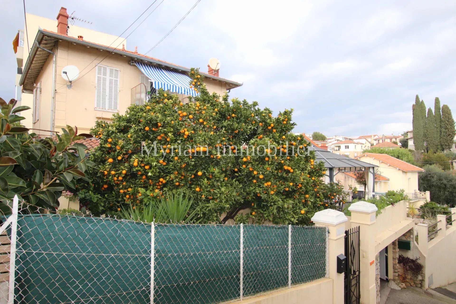 Bas de villa 4 pièces à CANNES