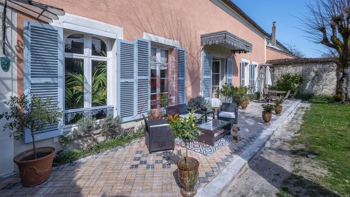 THOMERY - NEAR FONTAINEBLEAU - CHARMING FARMHOUSE 195 M² with ORANGERY 124 M² - 2 GARDENS 1,074 m² -