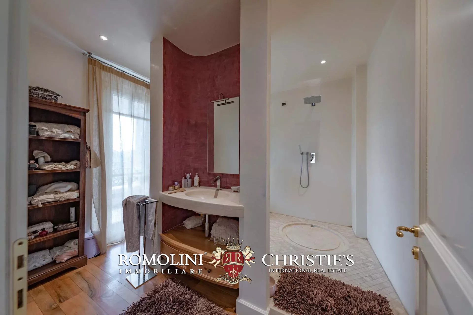 10 Bedroom Villa/Townhouse's Image 54