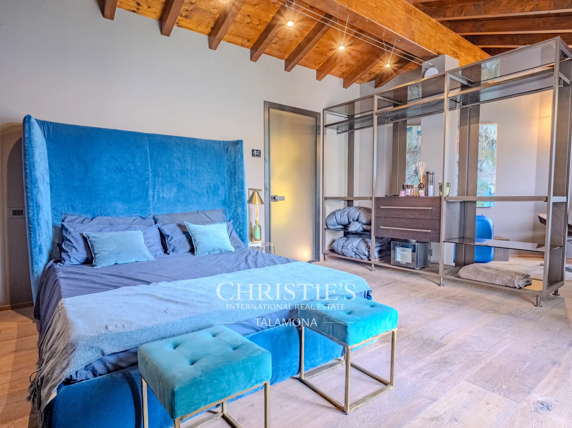 6 Bedroom Villa/Townhouse's Image 34