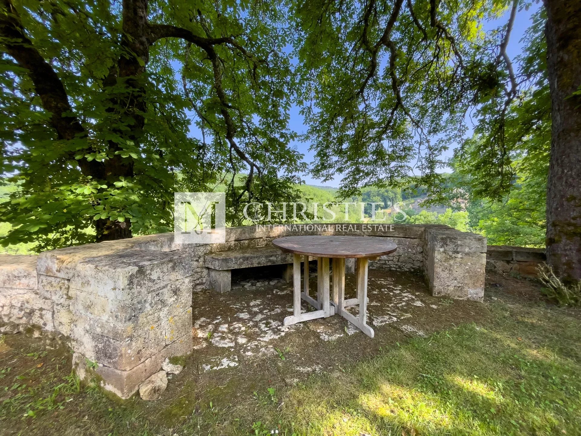 9 Bedroom Chateau's Image 25