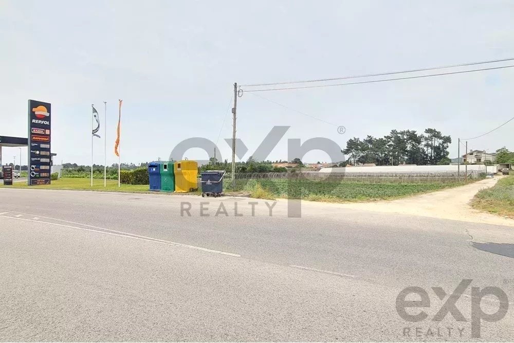 Parcela de terreno urbanizável, com 12.000m2, à entrada das Caldas da Rainha, Zona Industrial, acesso A8/Lisboa/Leiria.