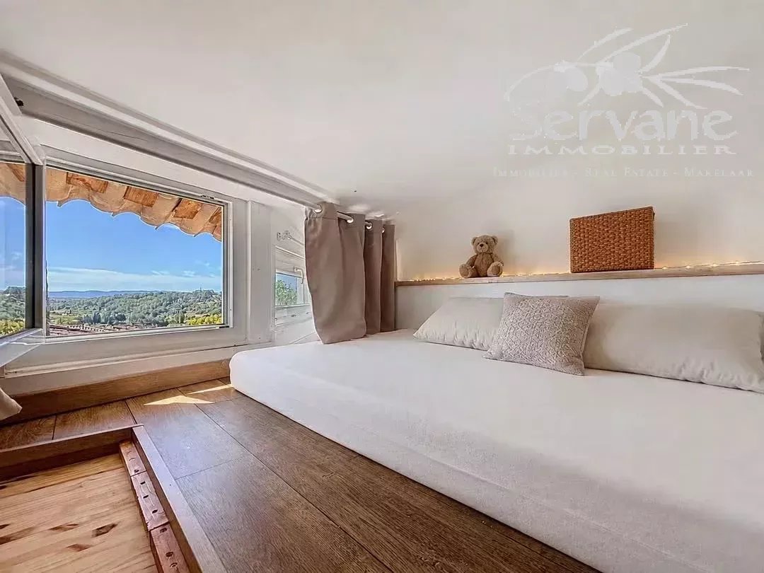 SUPERB ONE BEDROOM APARTMENT IN DUPLEX