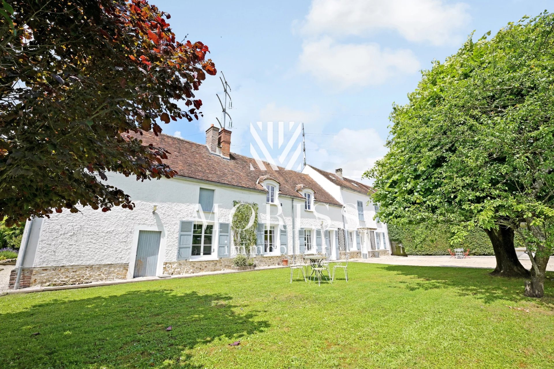 Belle maison avec 2 jardins et piscine - Image Array