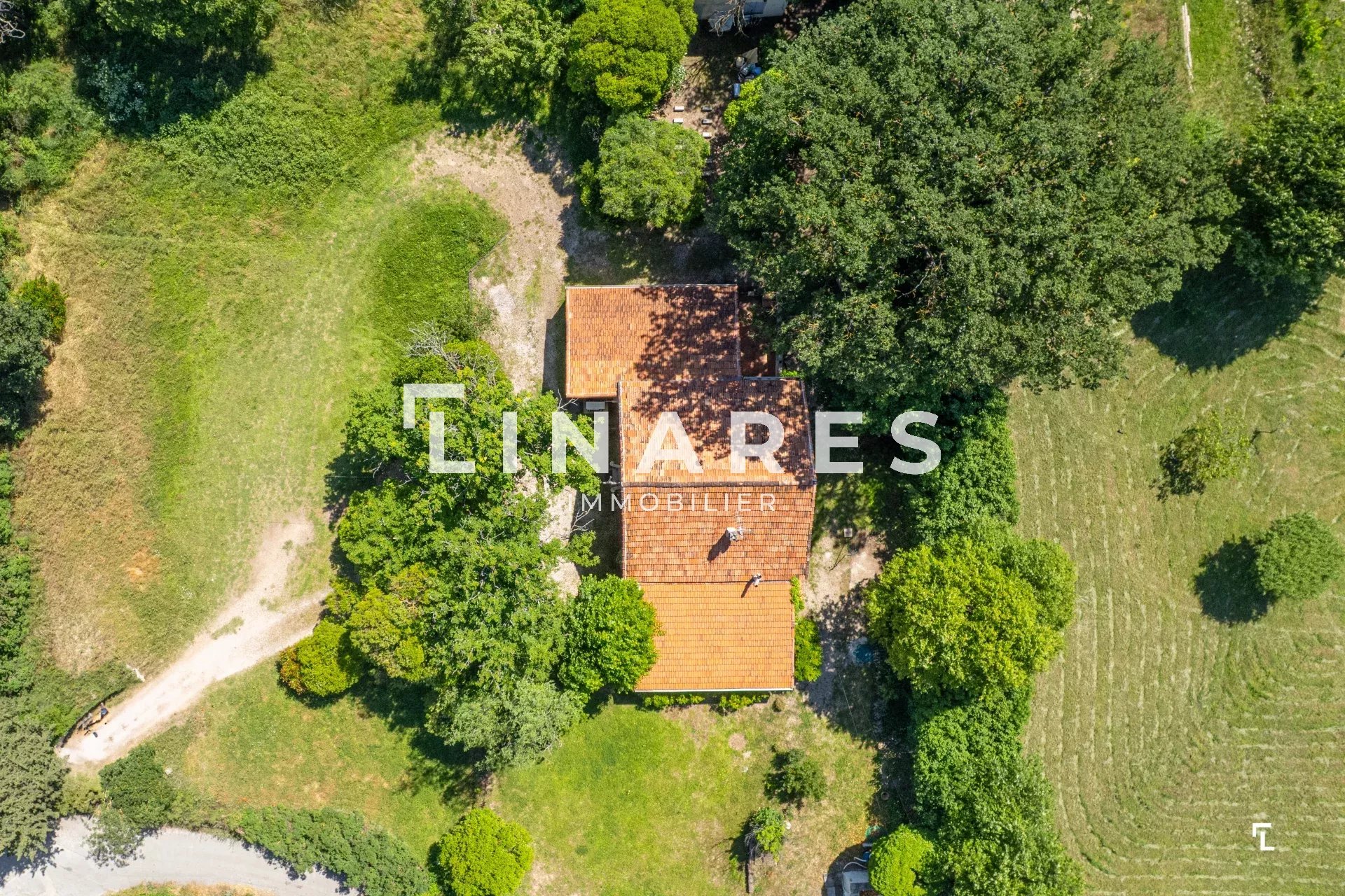 CHARMANTE AIXOISE - Maison T5 de 117m2 + Dépendance + Terrain 2700m2 - 13080 AIX EN PROVENCE