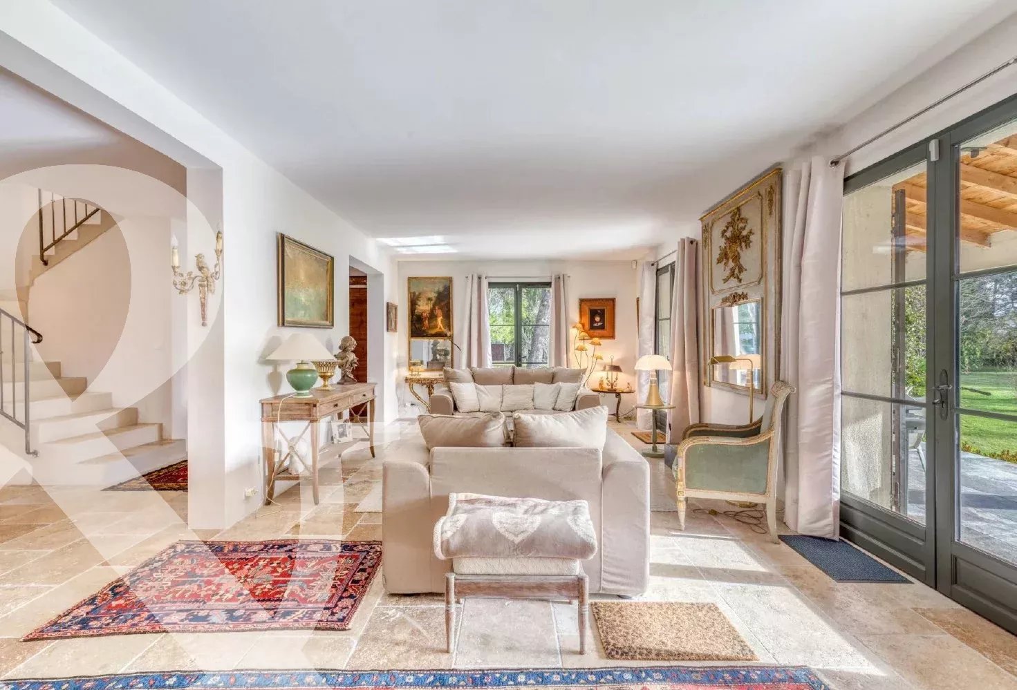 AU CALME DANS UN TRES BEAU PARC