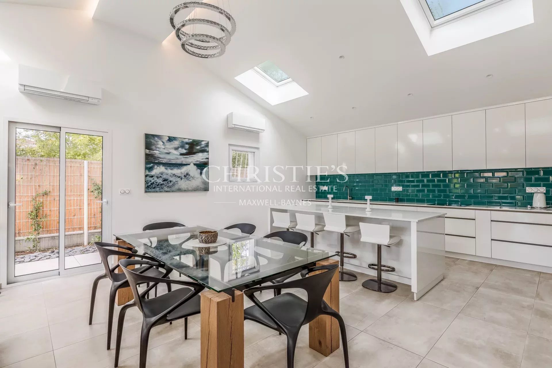 5 Bedroom Villa/Townhouse's Image 4