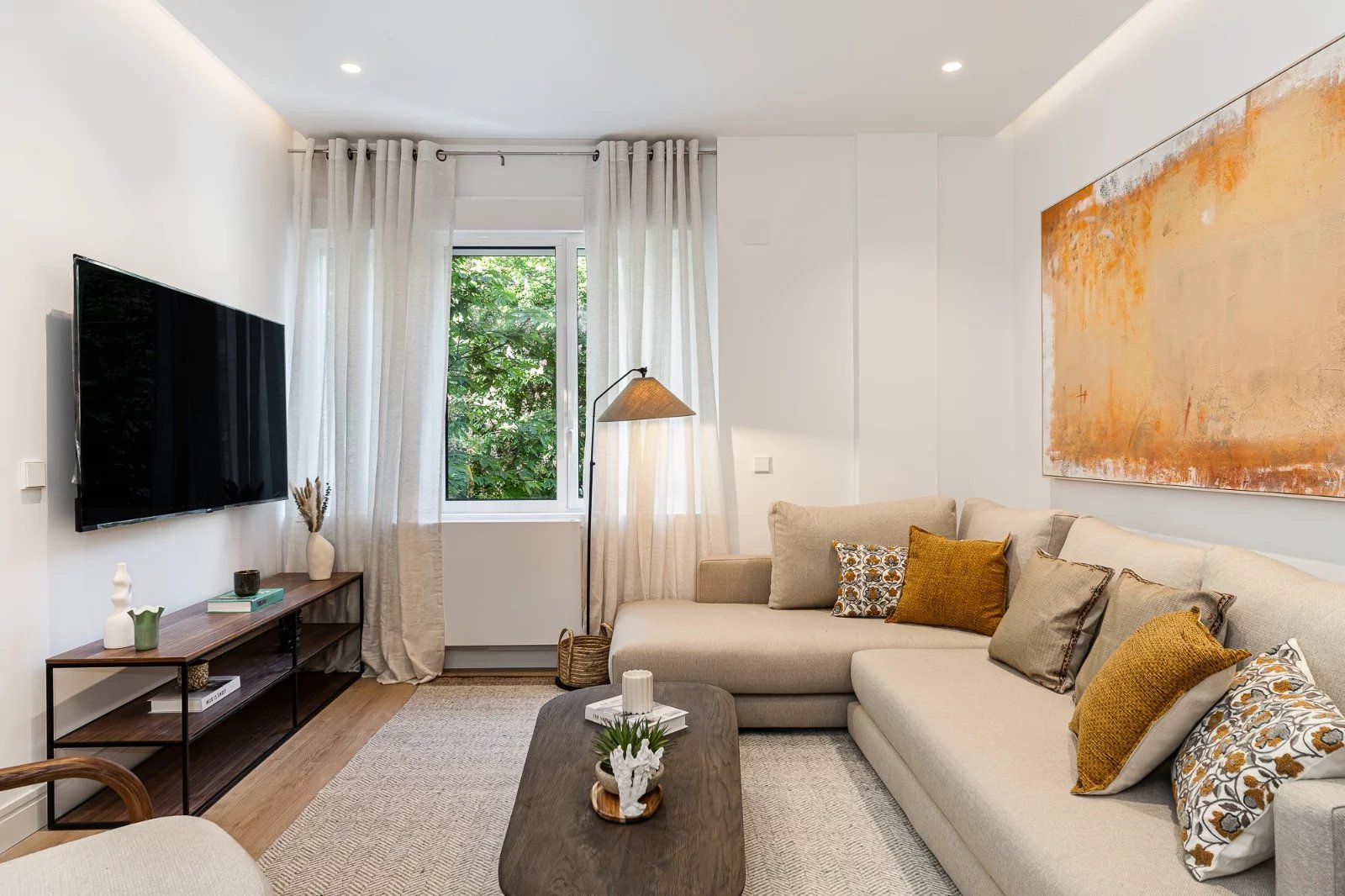 Modern 3-Bedroom Apartment in Chamberí Arapiles