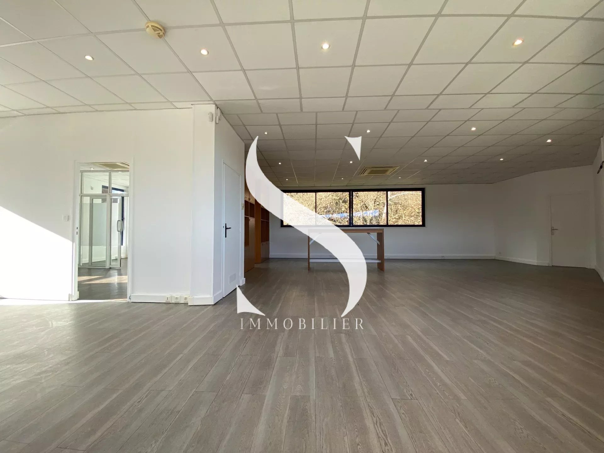VALLAURIS - Limite ANTIBES - Bureaux à vendre de 140m2 environ - Photo 2