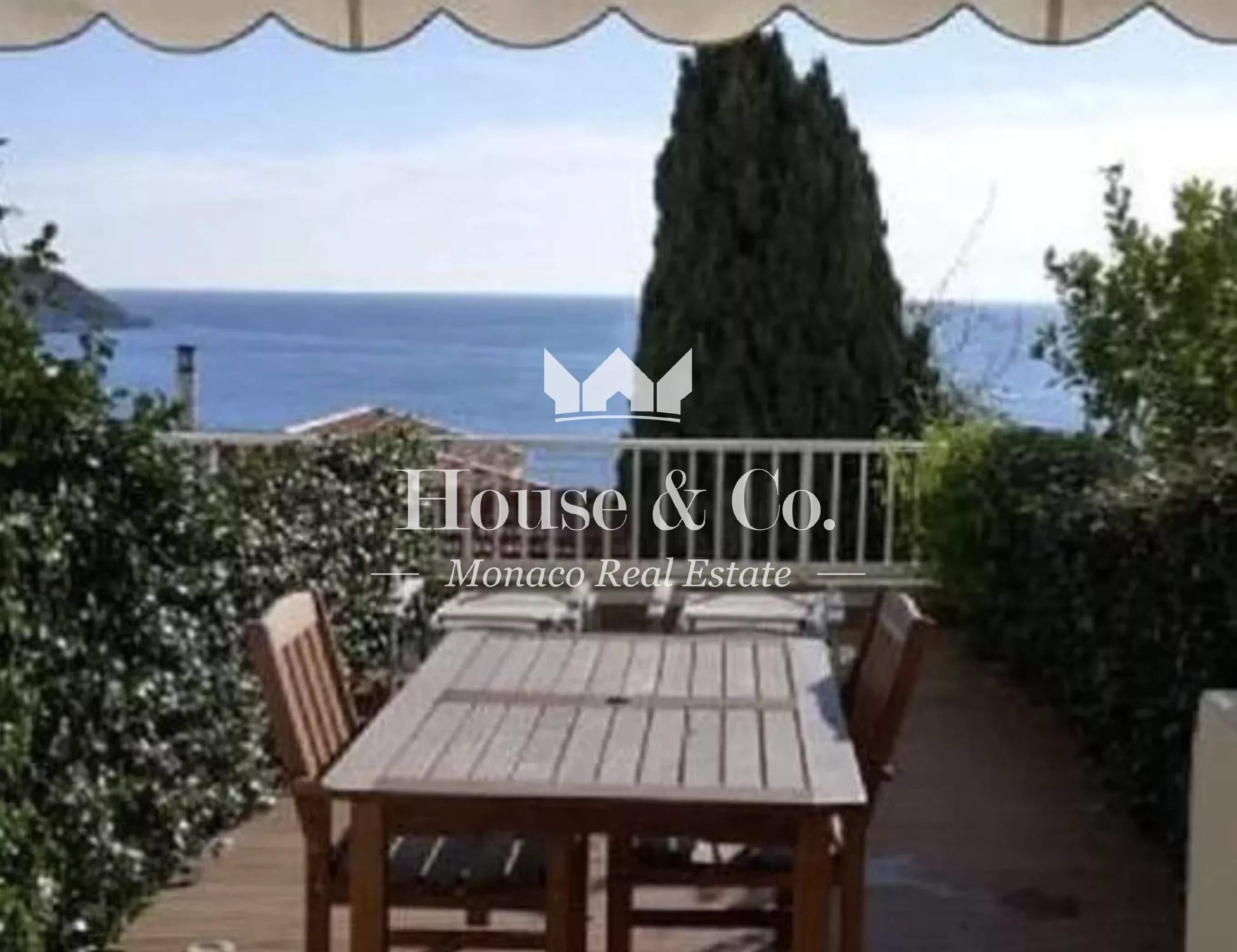 ROQUEBRUNE-CAP-MARTIN – Monolocale con terrazza esposta a sud e vista mare panoramica
