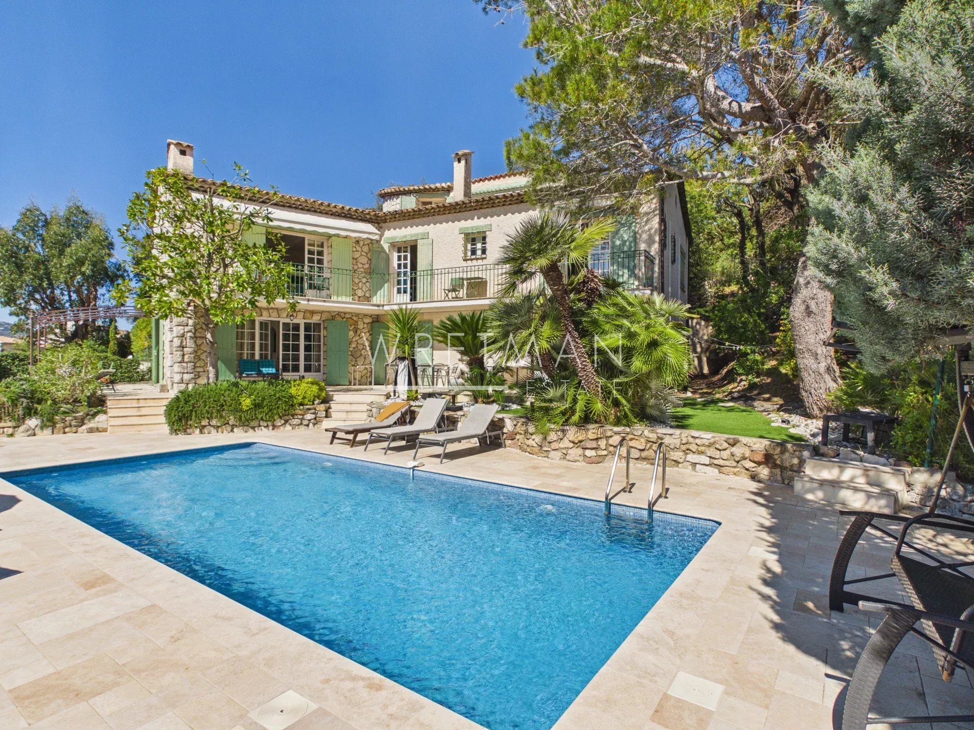 Belle villa avec grand jardin et piscine – Mandelieu-la-Napoule