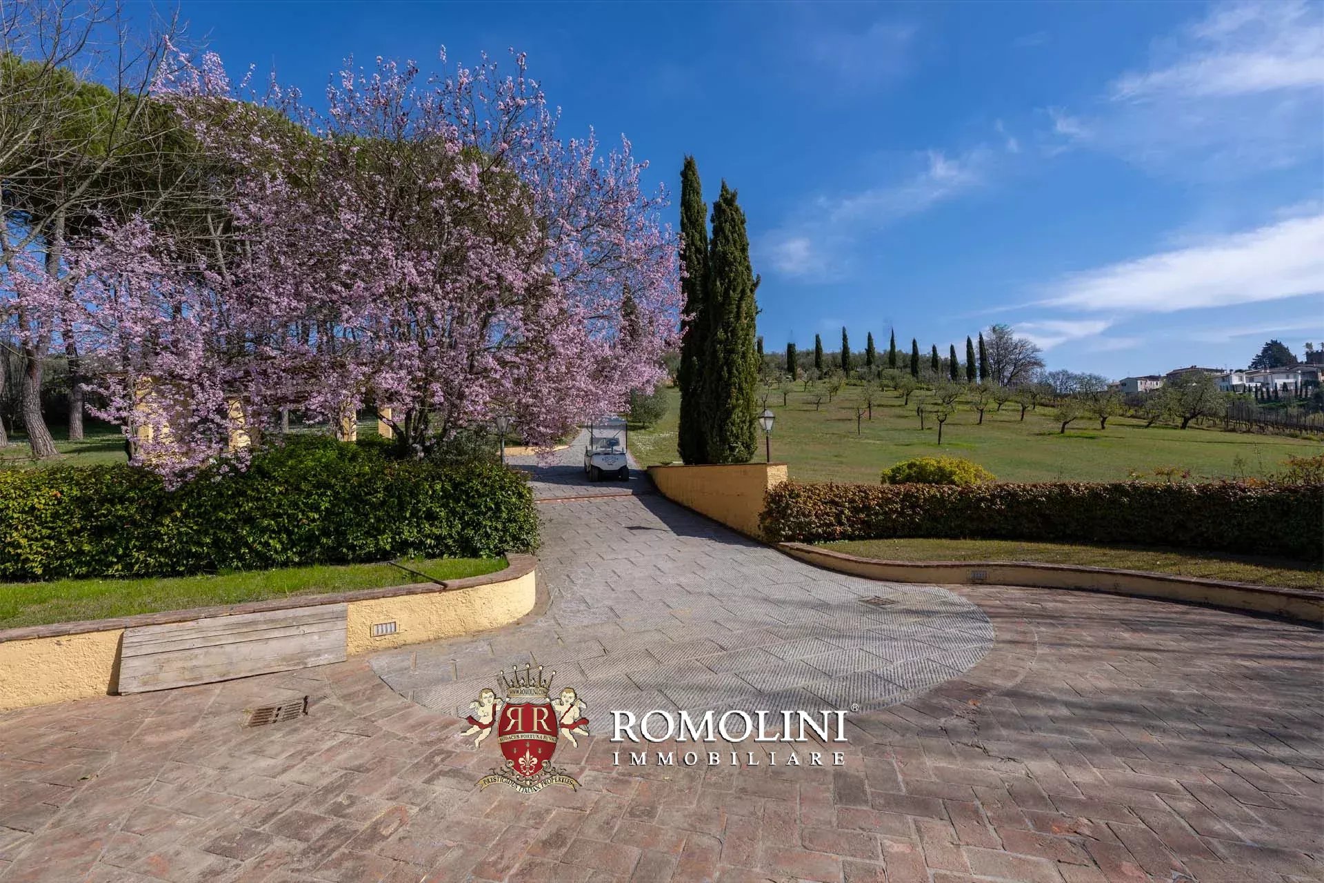 10 Bedroom Villa/Townhouse's Image 21