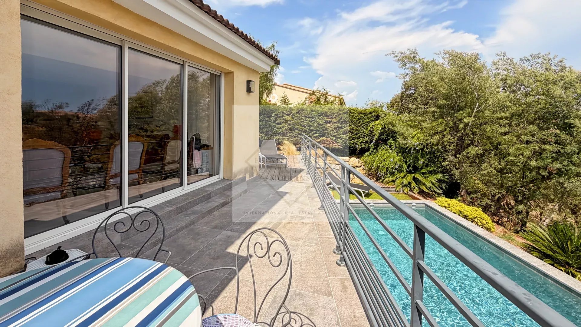 CHARMANTE VILLA AVEC PISCINE – LOCATION SAISONNIÈRE – CROIX DES GARDES — photo 9