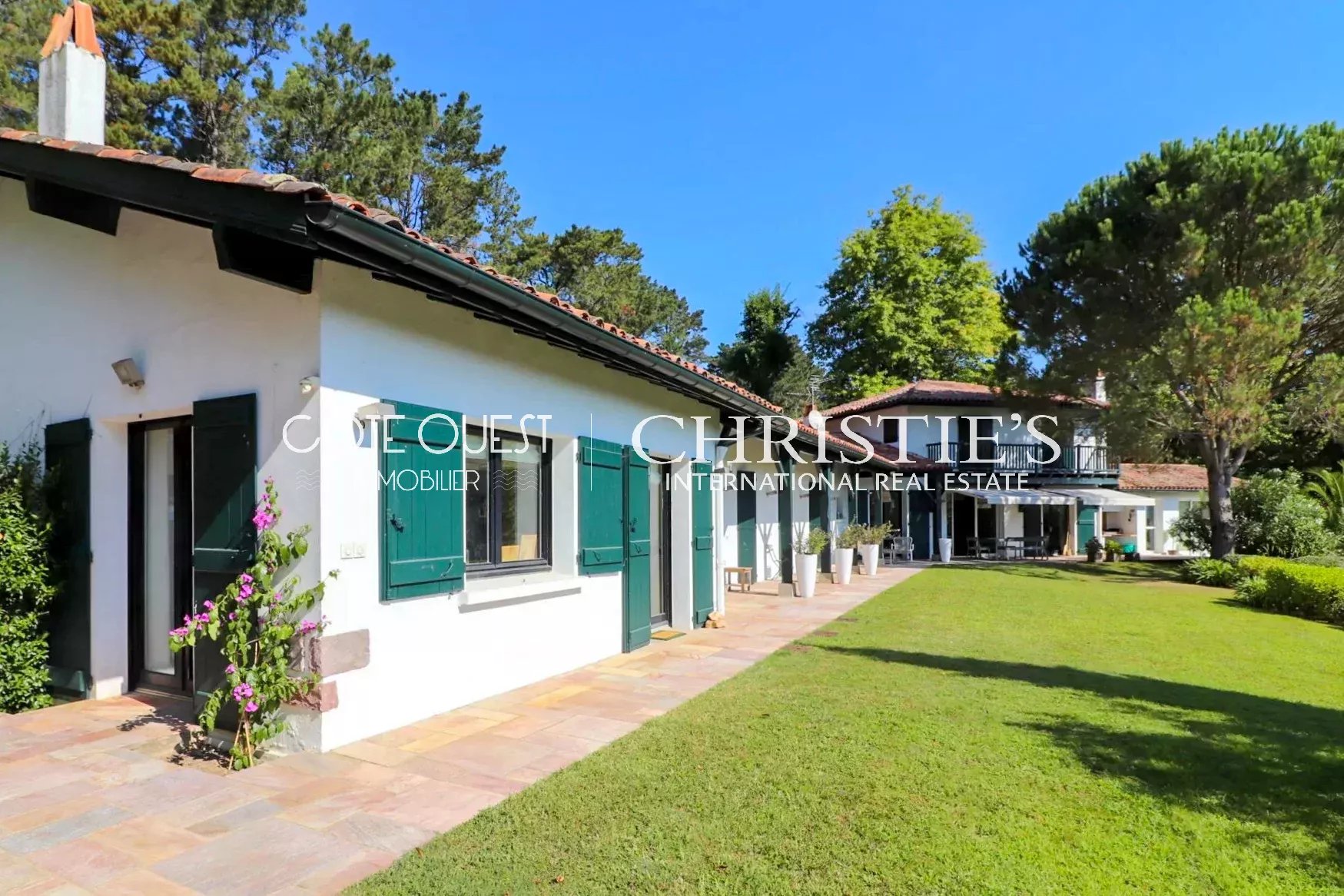 6 Bedroom Villa/Townhouse's Image 4
