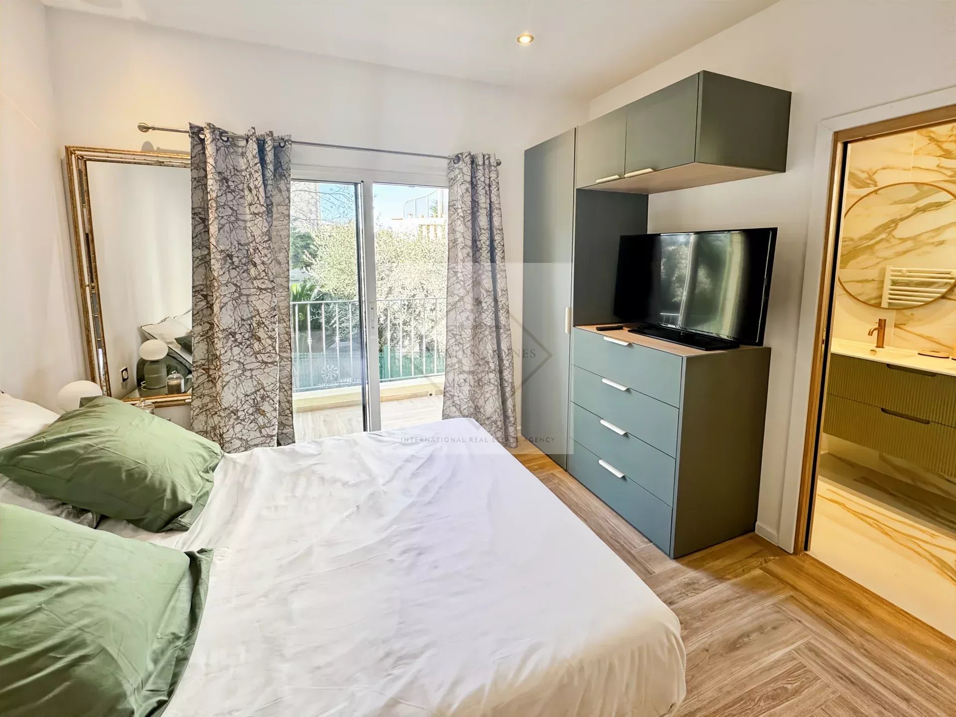 For  RENT : Charming Townhouse in the Heart of Cannes! — фото 22