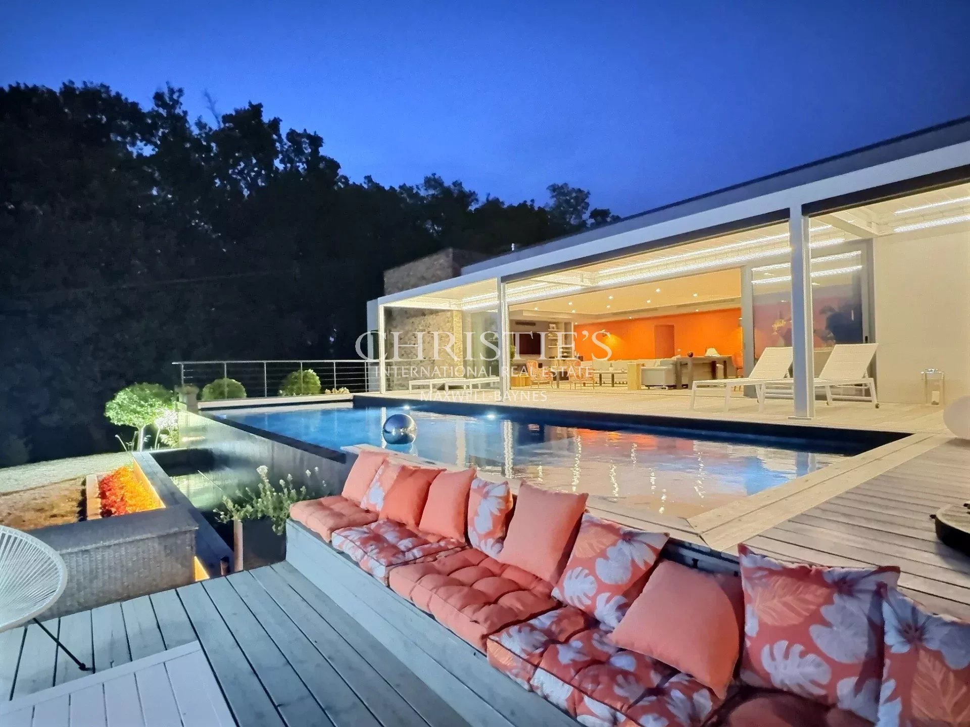 4 Bedroom Villa/Townhouse's Image 15