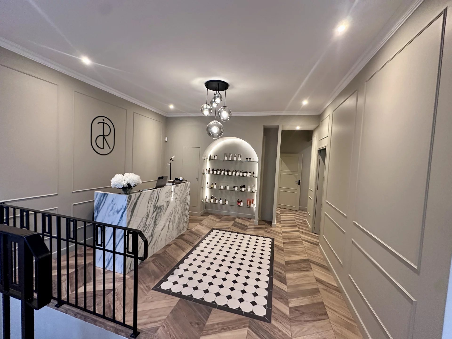 Boutique en parfait état Rue Miromesnil