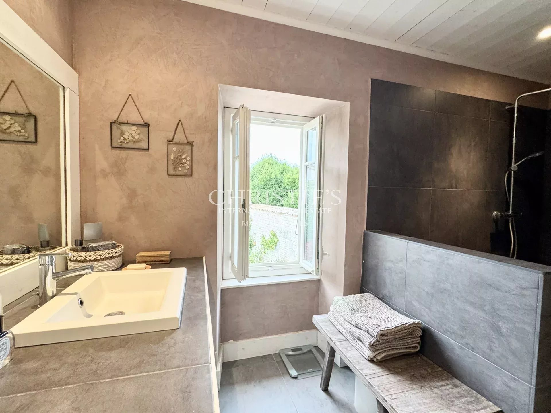 5 Bedroom Villa/Townhouse's Image 22