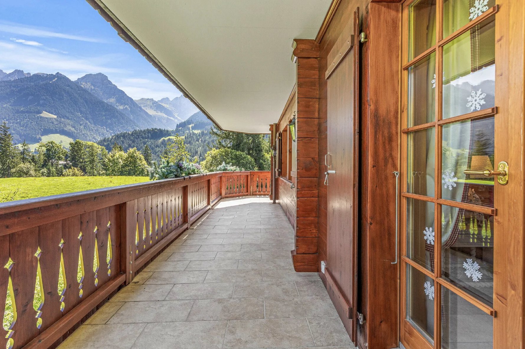 Sublime appartement de luxe et panoramique à quelques minutes de Gstaad
