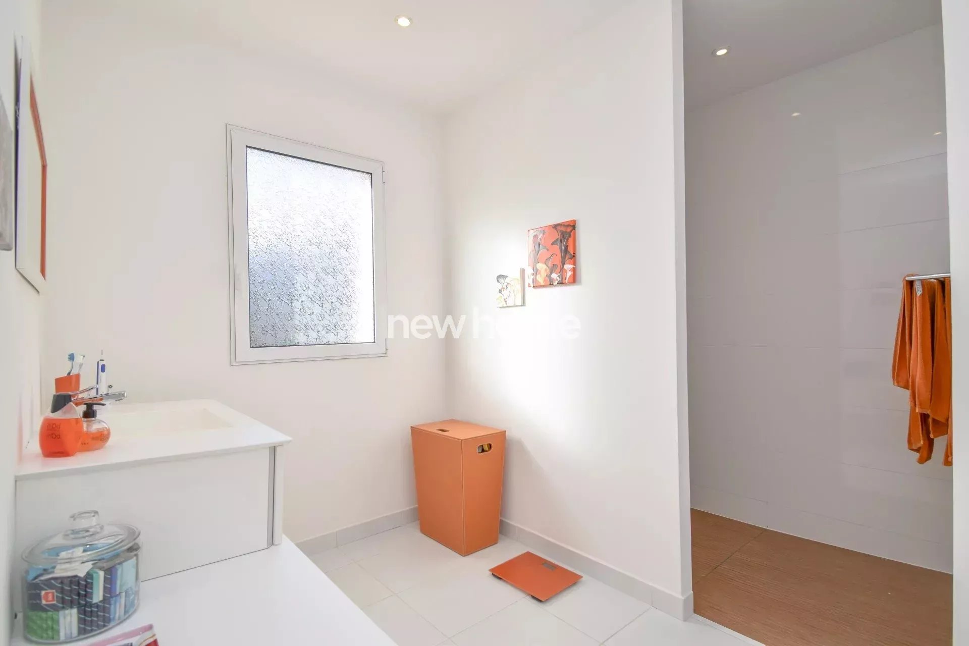 Magnifique villa de 220 m² avec tout le confort moderne à pied du village de Lorgues