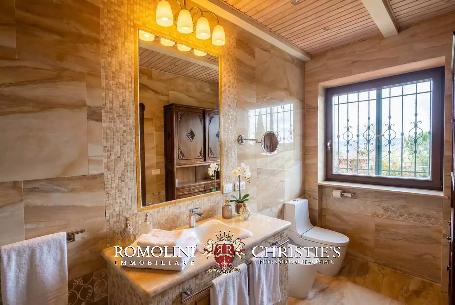 5 Bedroom Villa/Townhouse's Image 31