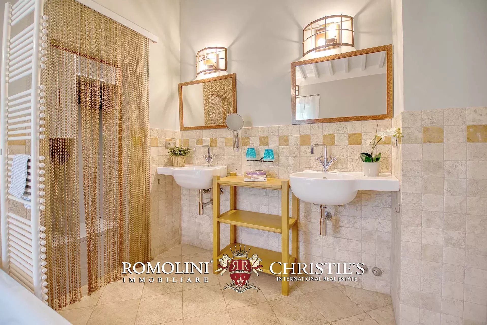 6 Bedroom Villa/Townhouse's Image 29