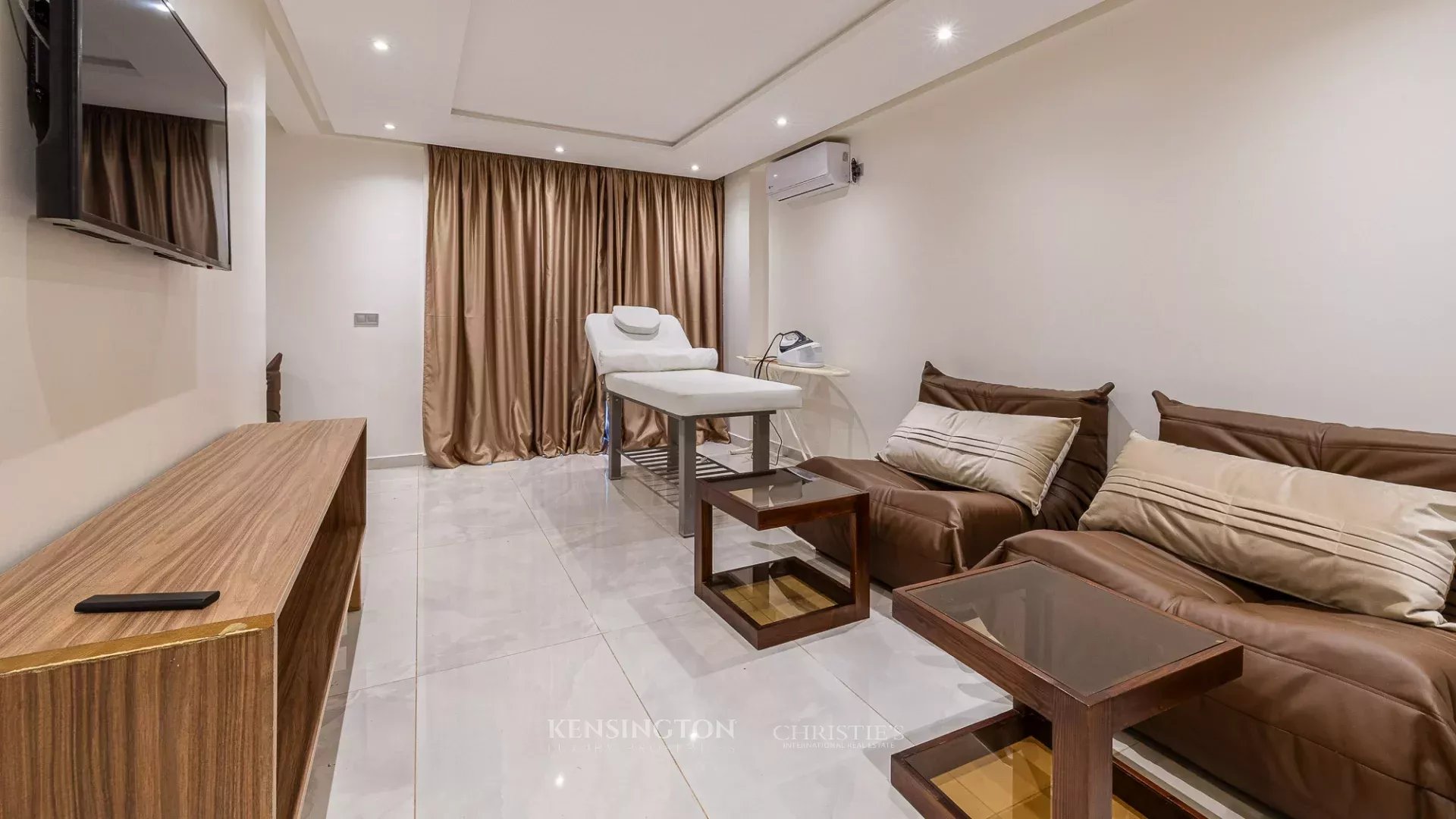 4 Bedroom Villa/Townhouse's Image 9