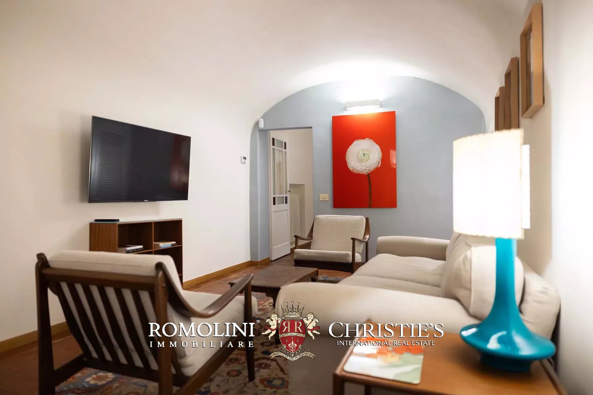 PRACHTVOLLER RESTAURIERTER PALAZZO MIT BLICK AUF DAS HISTORISCHE ZENTRUM VON FLORENZ ZU VERKAUFEN