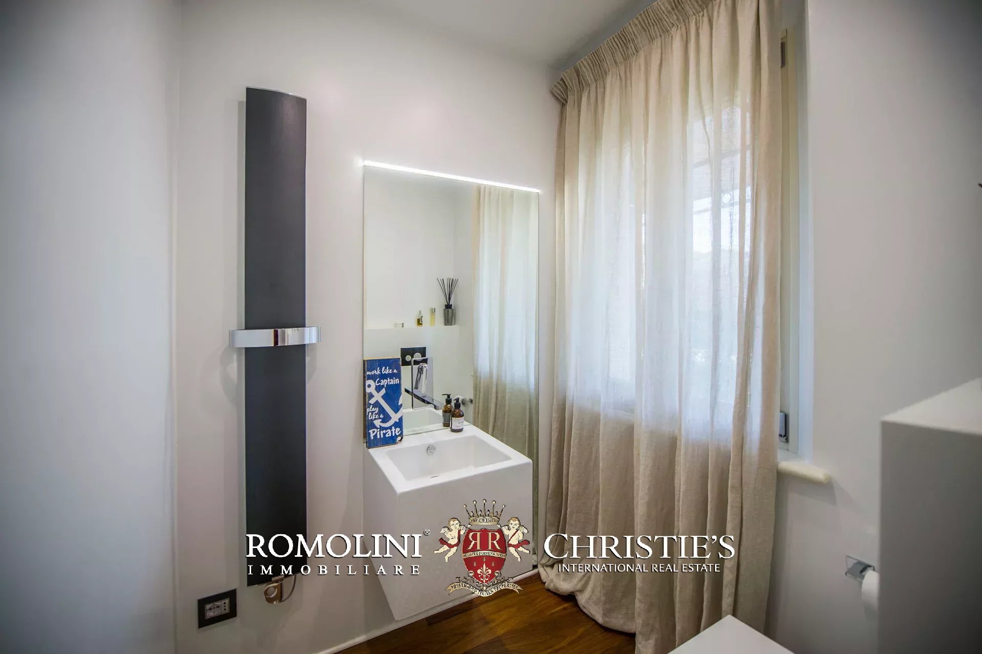 6 Bedroom Villa/Townhouse's Image 51