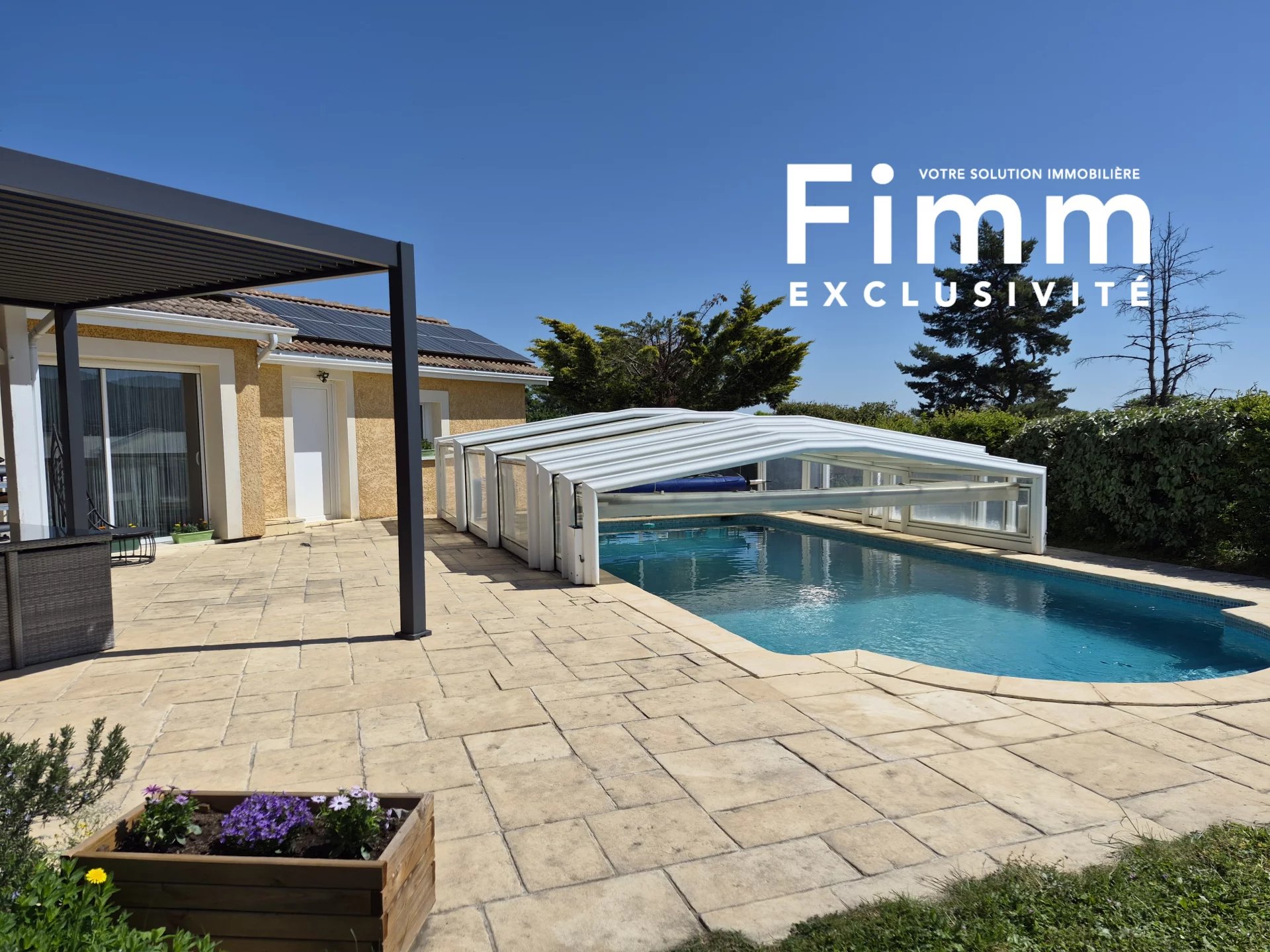 MAISON AVEC PISCINE