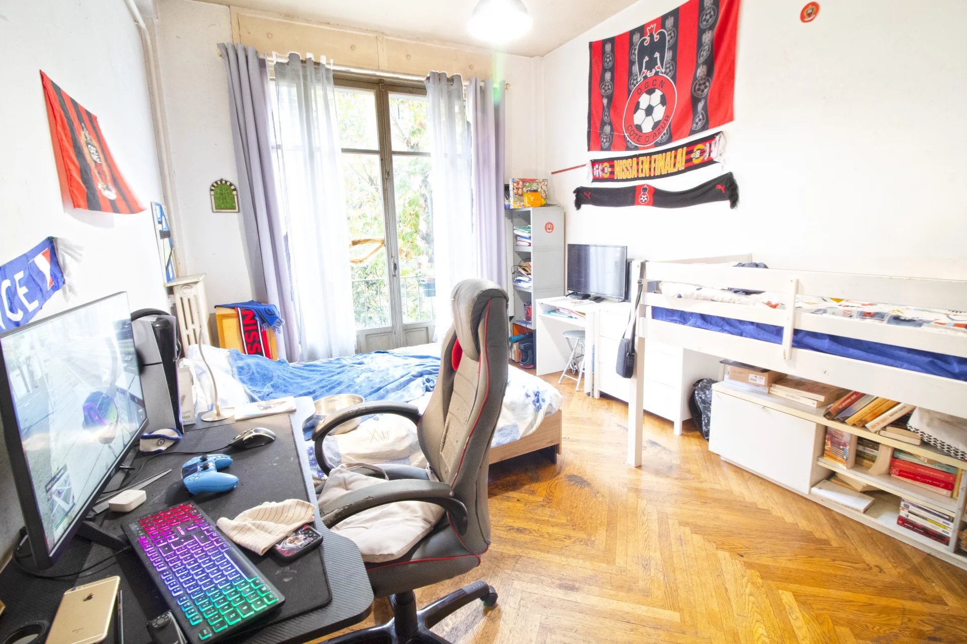 HAUT GAMBETTA - Grand 2P 65m² - VENDU LOUÉ - A rénover - Gros potentiel - 150.000 €