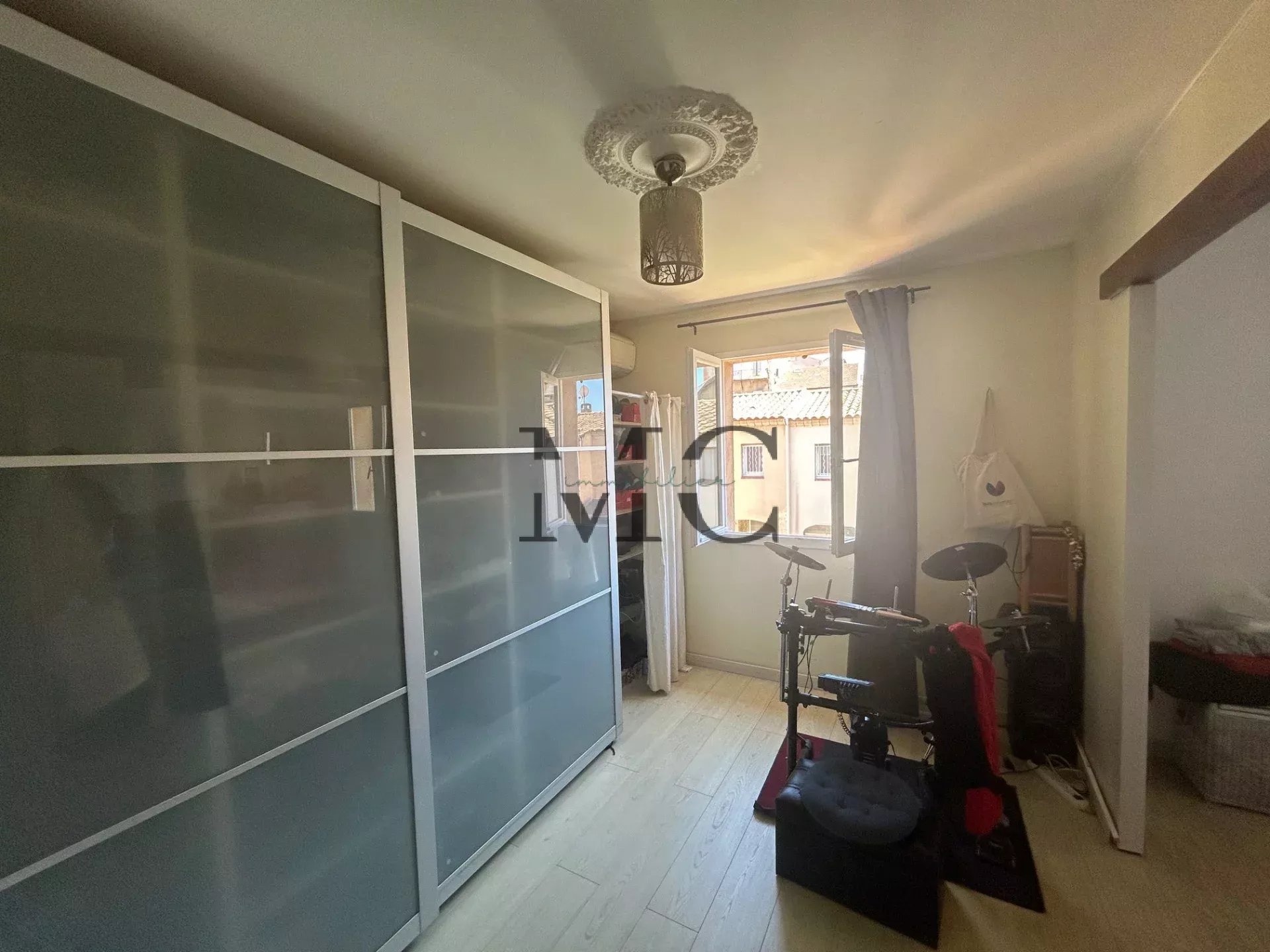 MAISON DE VILLE - T4 - JARDIN - BOX FERME