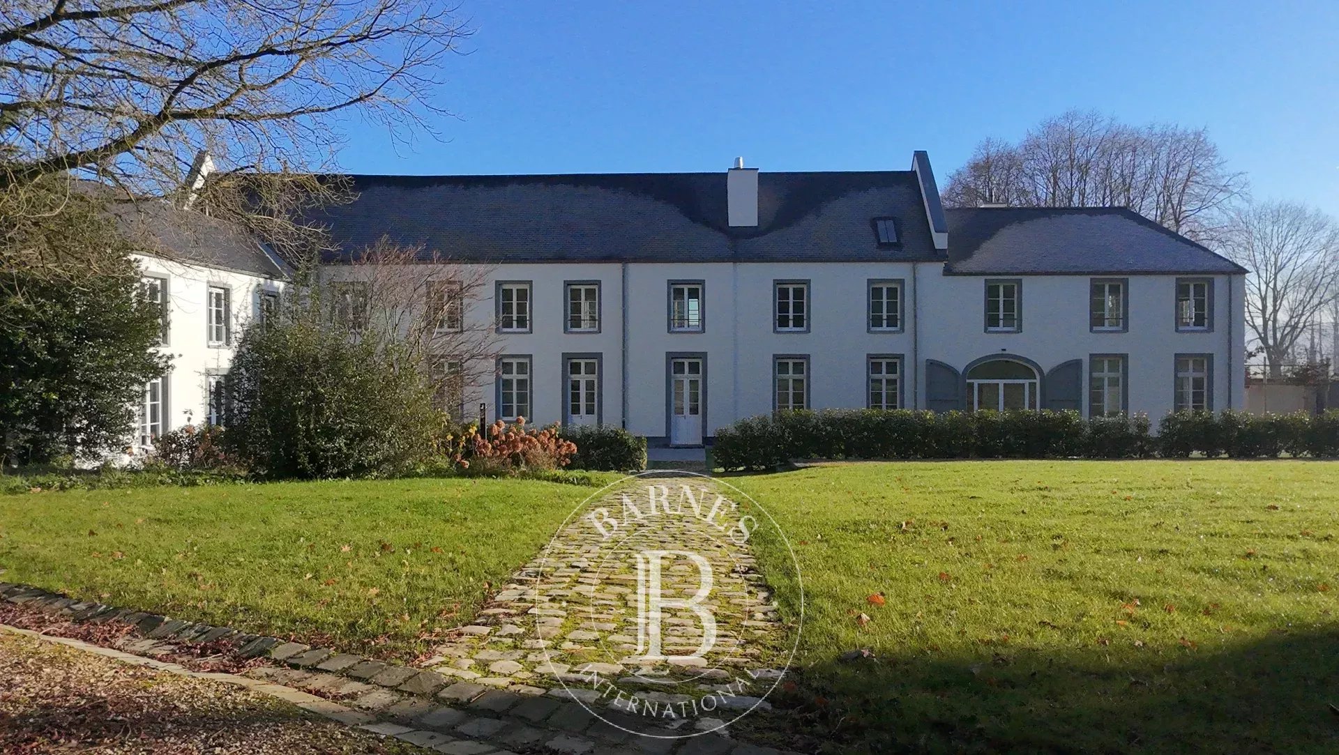 Dans un domaine privé, entre Louvain et Wavre, maison d’exception entièrement rénovée