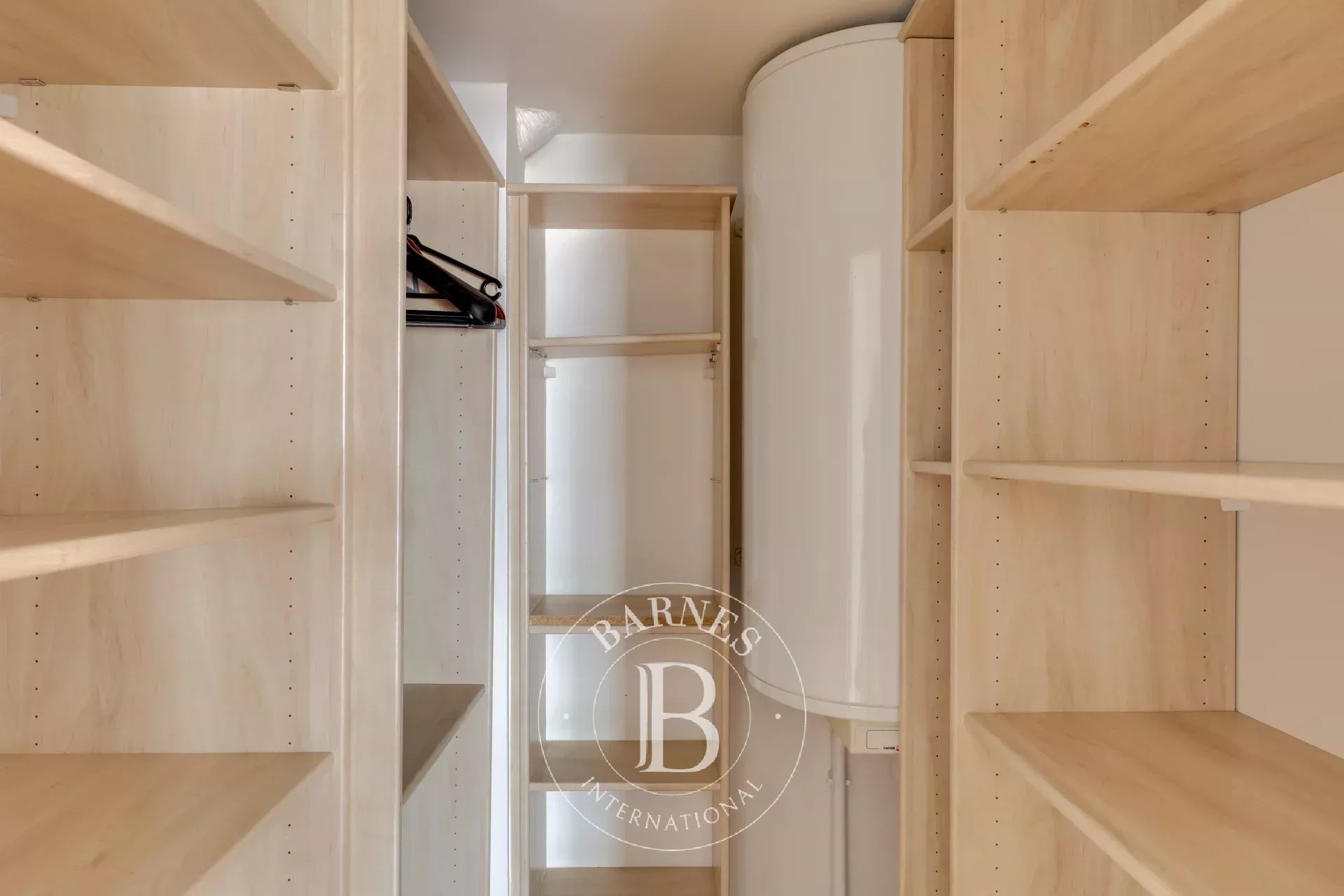 Paris 6 - Dragon - 2 rooms - top floor - view - picture 9