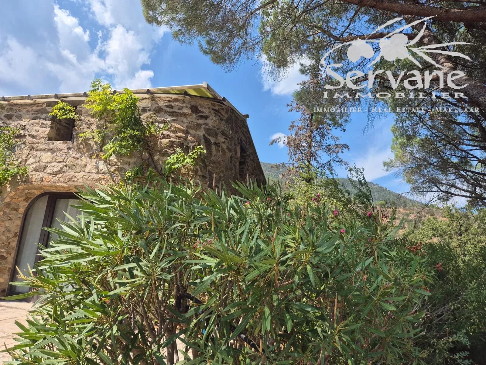 FOR SALE STONE PROPERTY WITH ANNEXES