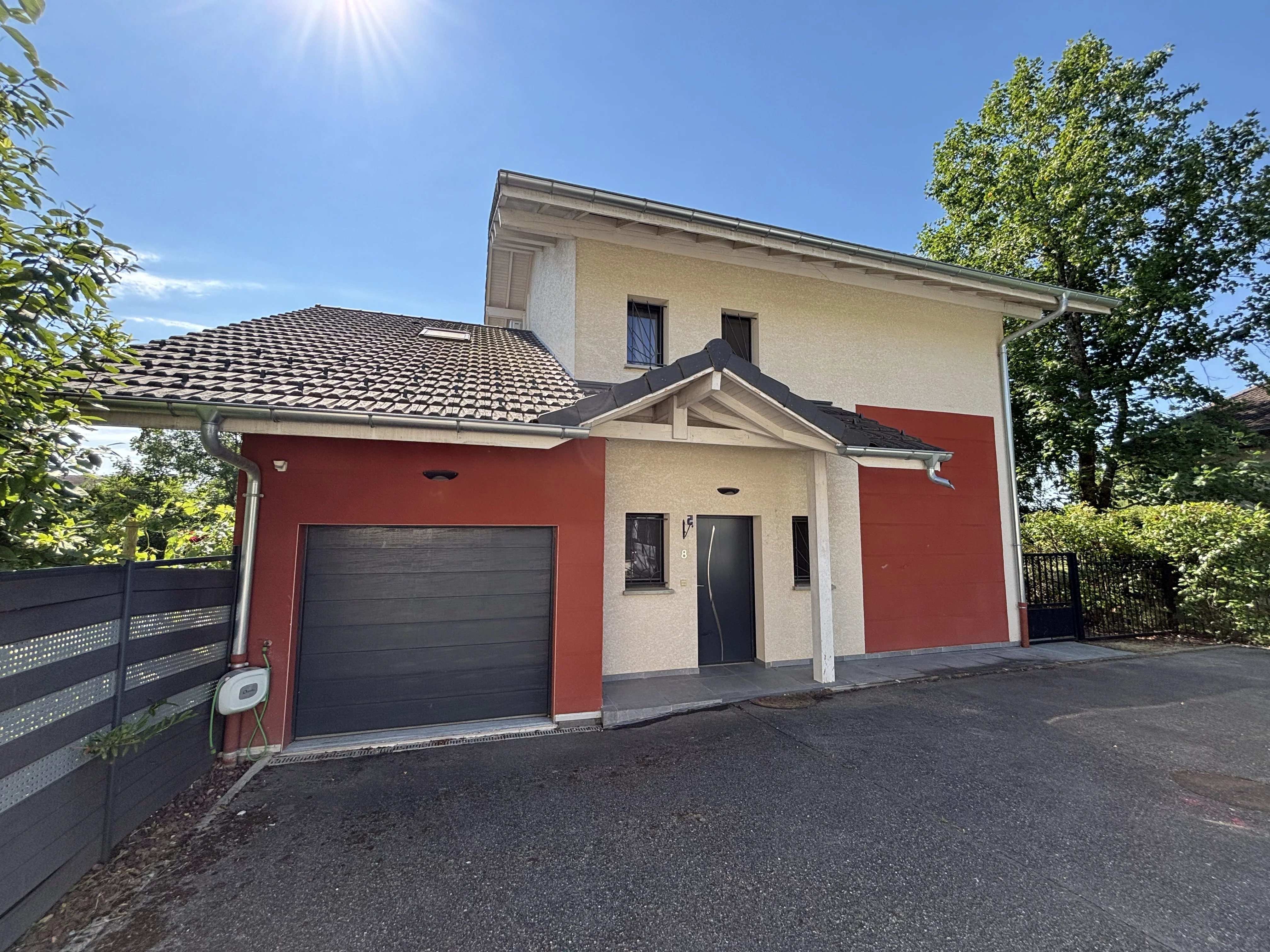 3-4 Schlafzimmer Villa mit Garten, nahe Stadtzentrum und See