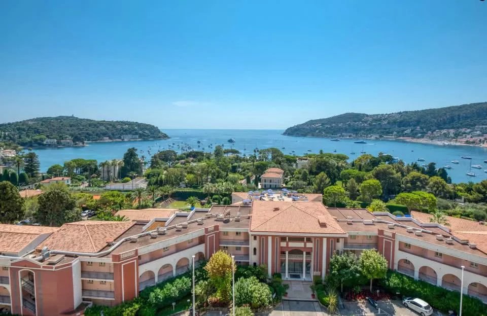 VILLEFRANCHE-SUR-MER, FURNISHED 2-ROOM APARTMENT, POOL, TERRACE, PARKING
