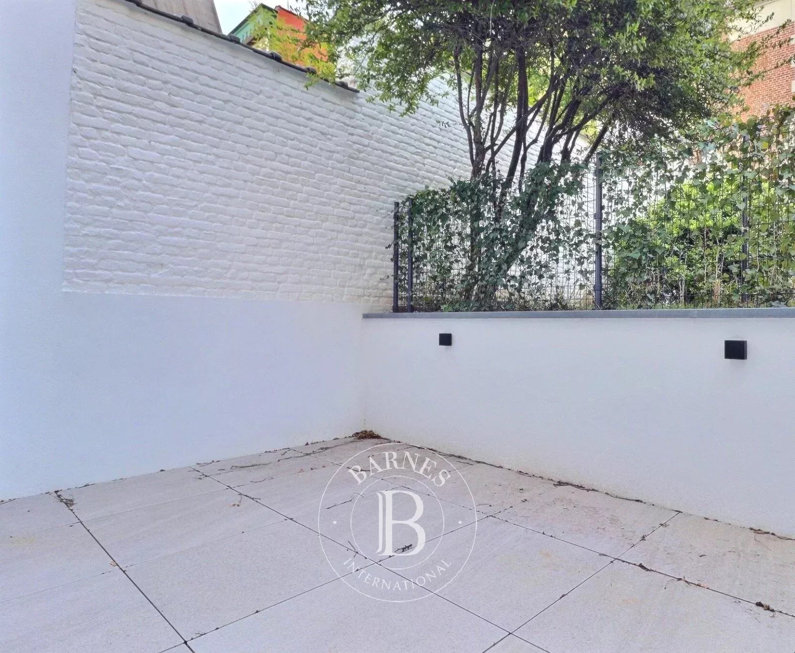 In the heart of Brussels - Renovated duplex 2bed + terrace + parking (optional)