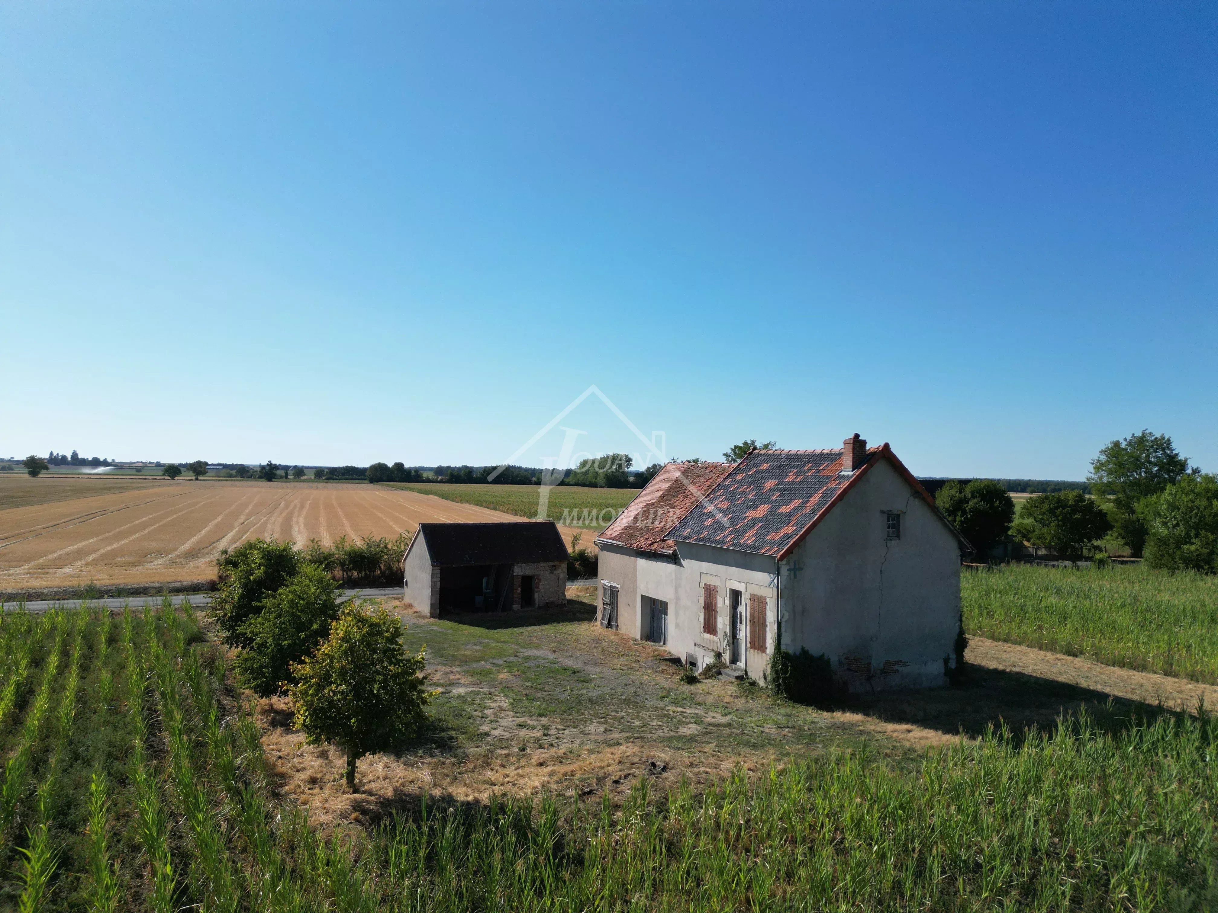 Corps de ferme à rénover avec 14710 m² de terrain