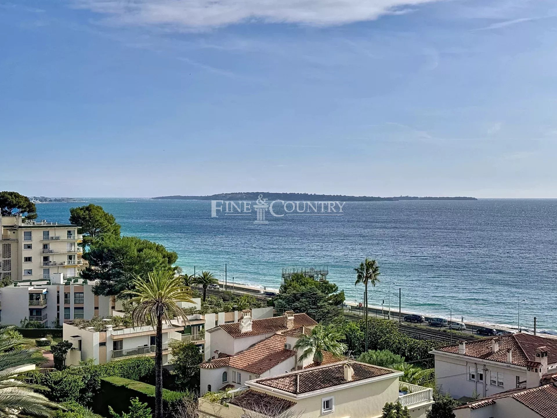 Photo of Apartment for sale in Cannes Croix des Gardes with panoramic sea view