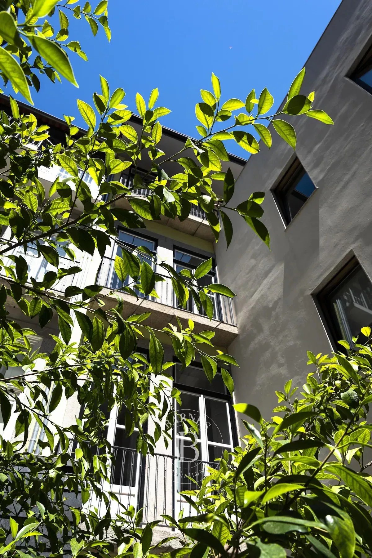 Porto Low-Rise Building